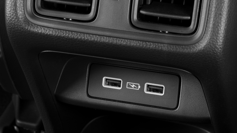Honda HR-V L - Array - Cổng sạc USB cho hàng ghế sau tiện lợi